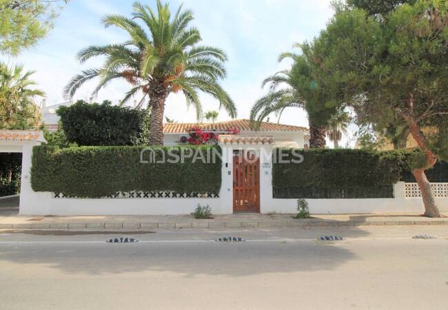 Mediterranean Style Villa 250m From the Beach in La Zenia 12