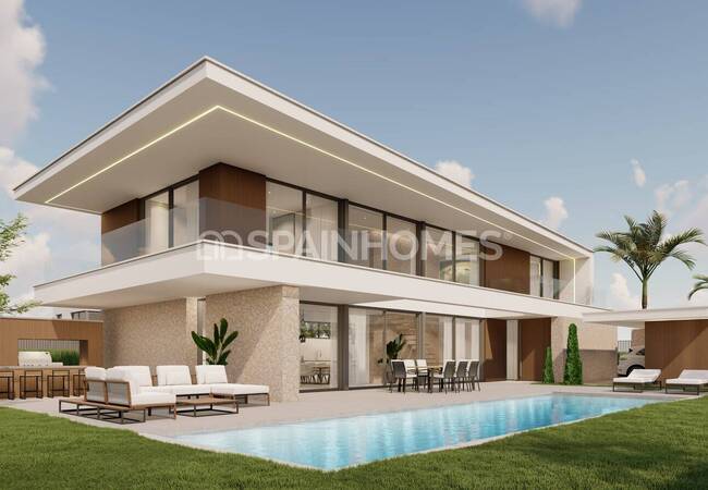 Luxury Villas Close to the Beach and Amenities in Cabo Roig