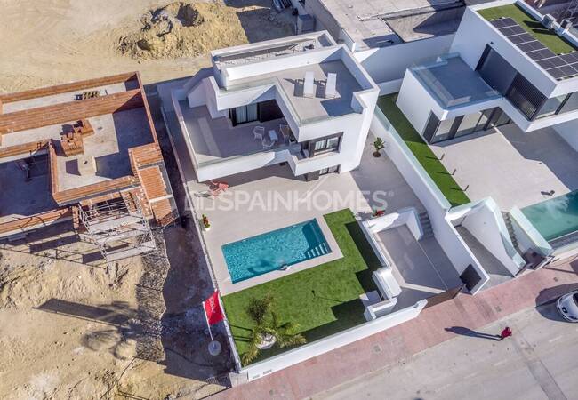Elegant Detached Villas with Pools in Rojales Alicante 9