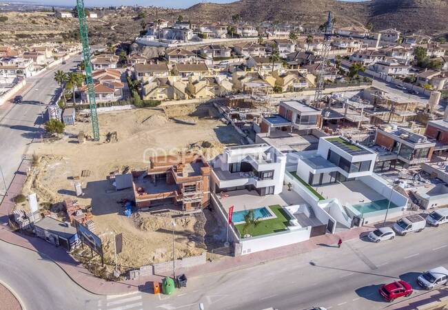 Elegant Detached Villas with Pools in Rojales Alicante 7