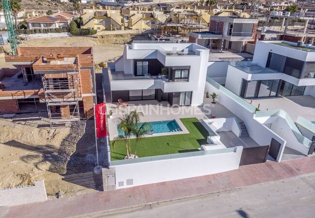 Elegant Detached Villas with Pools in Rojales Alicante 5
