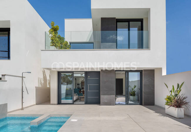 Benijofar'da Özel Havuzlu ve Otoparklı Şık Villalar 2