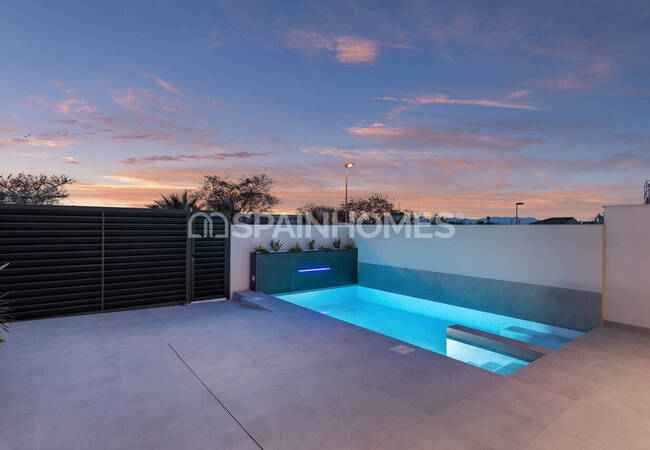 Benijofar'da Özel Havuzlu ve Otoparklı Şık Villalar 11