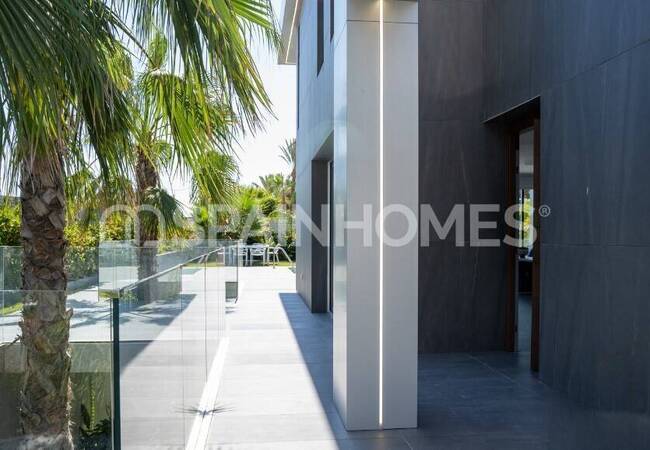 Alicante'de Plajın Yanı Başında Anahtar Teslim Villa 2