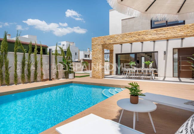 Ciudad Quesada İspanya'da Havuzlu Lüks Müstakil Villa 2