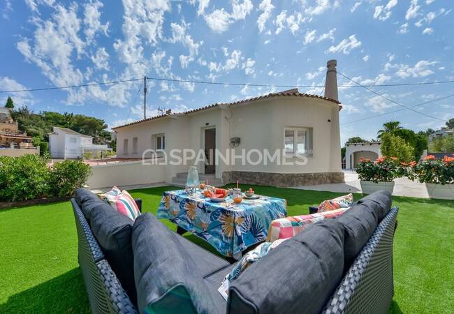 Benissa'da Plaja Yakın Konumda 4 Yatak Odalı Yenilenmiş Ev 1