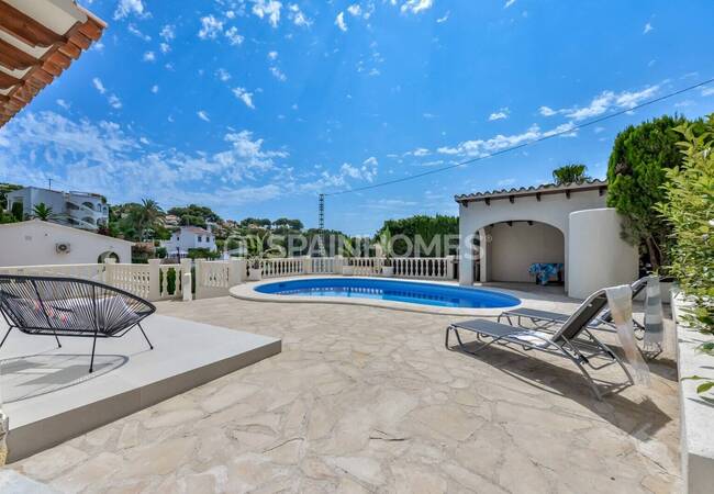 Benissa'da Plaja Yakın Konumda 4 Yatak Odalı Yenilenmiş Ev 3