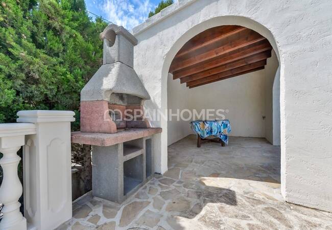 Benissa'da Plaja Yakın Konumda 4 Yatak Odalı Yenilenmiş Ev 5