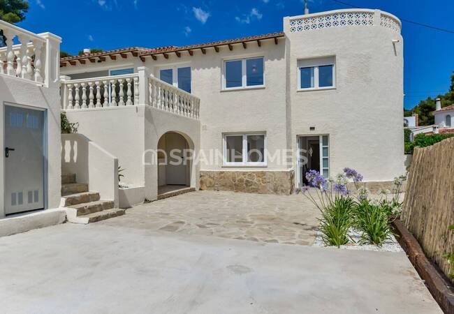 Benissa'da Plaja Yakın Konumda 4 Yatak Odalı Yenilenmiş Ev 6