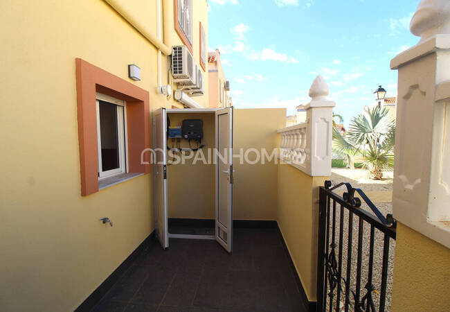 Villa Élégante Proche Des Commodités À La Zenia Alicante 4