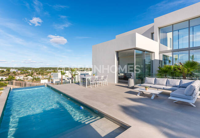 Luxury Villa with a Pool in San Miguel De Salinas Alicante 3