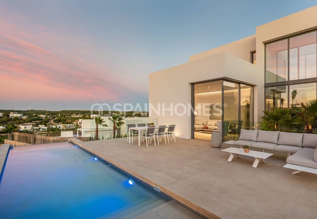 Luxury Villa with a Pool in San Miguel De Salinas Alicante 4