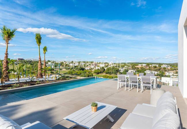 Luxury Villa with a Pool in San Miguel De Salinas Alicante 7