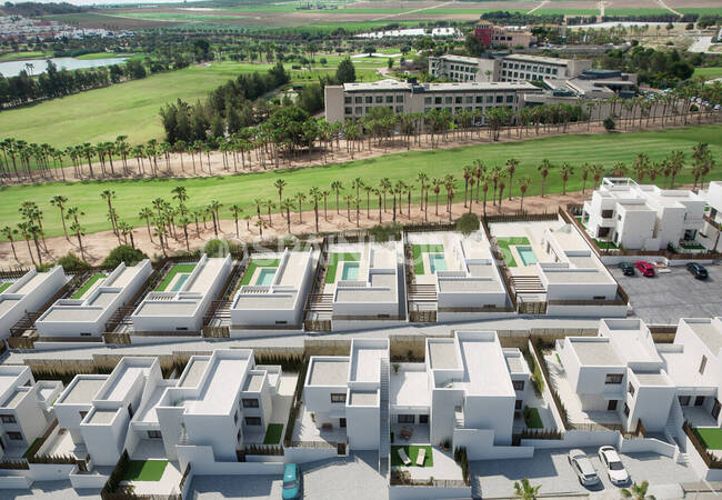 Algorfa'da Teraslı ve Havuzlu Şık Tasarımlı Villalar 5