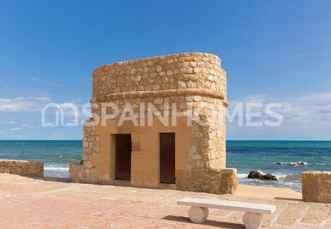 Detached Beachfront Villas with Luxury Design in Torrevieja 9