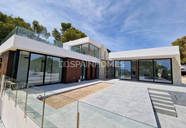Spacious Detached House with 4 Bedrooms in Alicante Moraira
