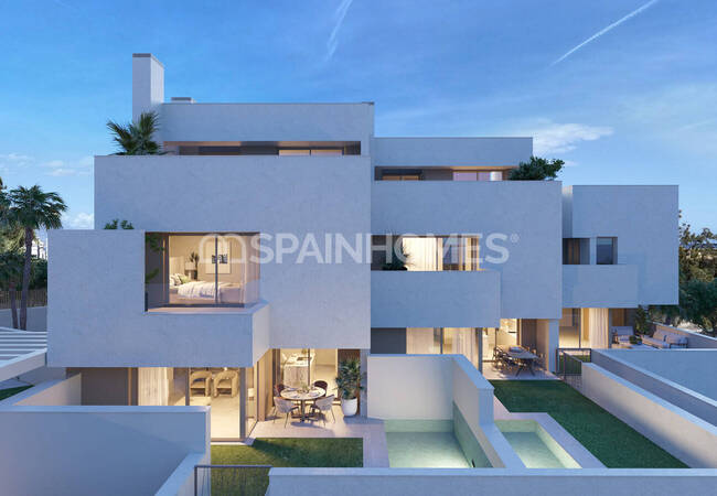 5-bedroom Villas with Luxe Design Close to Beach in Alicante 12