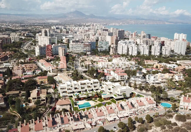 5-bedroom Villas with Luxe Design Close to Beach in Alicante 2