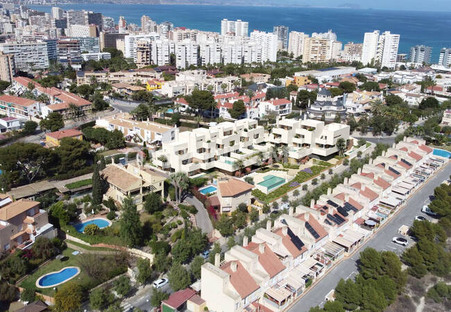5-bedroom Villas with Luxe Design Close to Beach in Alicante 3
