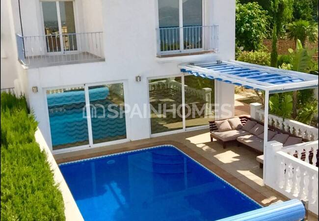 Villa Vue Mer Avec 4 Chambres Et Une Piscine À Altea Alicante