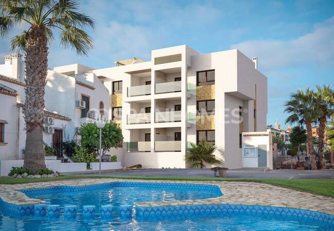 Apartments with 2 Bedrooms and Communal Pool in Villamartin