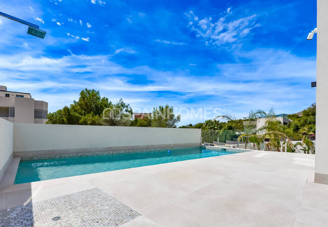Luxe 3-bedroom House with Private Swimming Pool in Finestrat 5