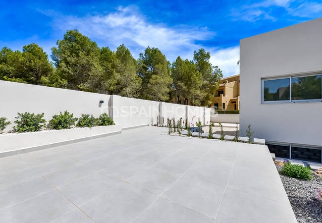 Luxe 3-bedroom House with Private Swimming Pool in Finestrat 2