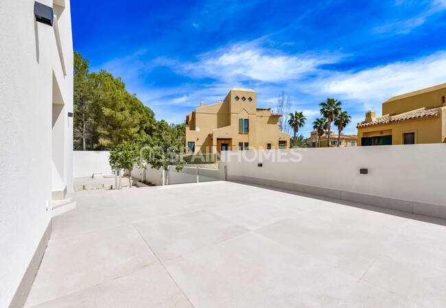 Luxe 3-bedroom House with Private Swimming Pool in Finestrat 11