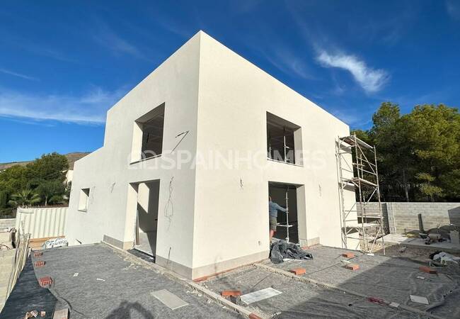 Luxe 3-bedroom House with Private Swimming Pool in Finestrat 1