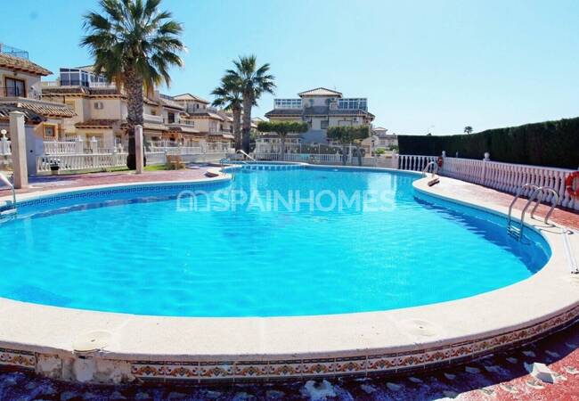 Ready-to-move Mediterranean House in La Zenia Alicante 12