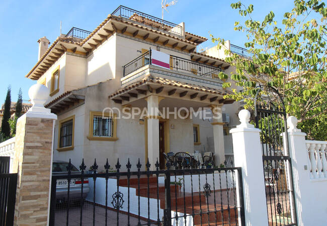 Ready-to-move Mediterranean House in La Zenia Alicante 3