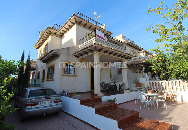 Ready-to-move Mediterranean House in La Zenia Alicante 4