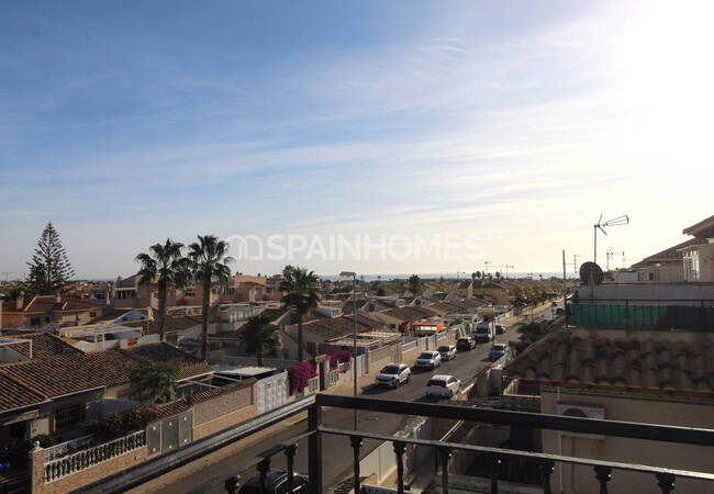 Ready-to-move Mediterranean House in La Zenia Alicante 9