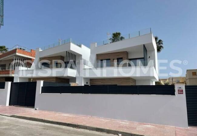 Schicke Häuser Mit Privaten Pools In Alicantes Villamartin