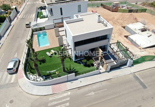 4-bedroom Detached Properties Close to Beach in Orihuela 12