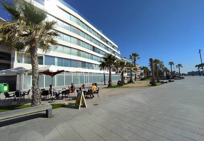 عدادات العقارات التجارية من الشاطئ في توريفايجا بإسبانيا