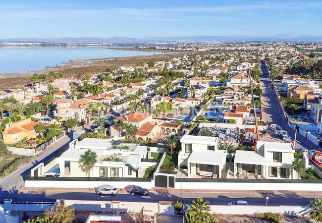 Alicante Torrevieja'da Özel Havuzlu Şık Tasarımlı Villalar 8