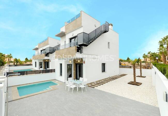 Detached Houses with Private Swimming Pools in Torrevieja Alicante 1