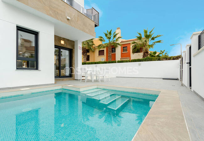 Detached Houses with Private Swimming Pools in Torrevieja Alicante