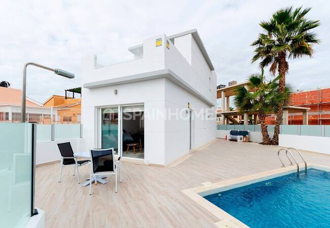 Detached Houses with Private Swimming Pools in Torrevieja Alicante