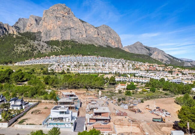 Alicante Polop Centro'da Şık Tasarımlı Müstakil Evler 13