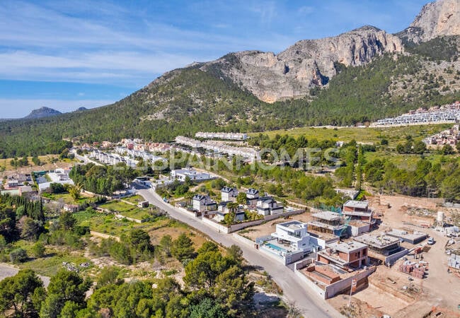 Alicante Polop Centro'da Şık Tasarımlı Müstakil Evler 12