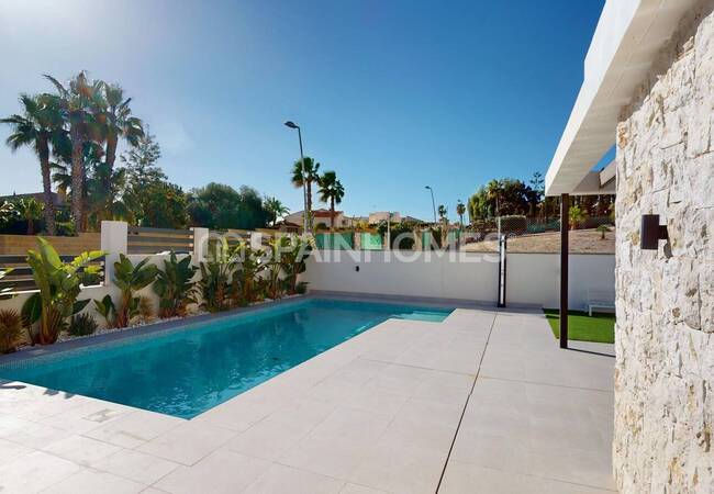 Detached Villas with Large Usage Spaces in Orihuela Alicante 5