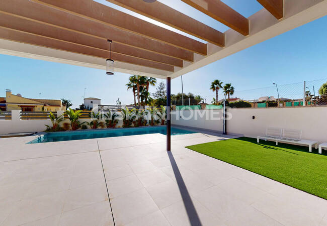 Detached Villas with Large Usage Spaces in Orihuela Alicante 4