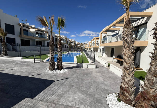 Villamartin'de Havuzlu Sitede Şık Tasarımlı Daireler 1