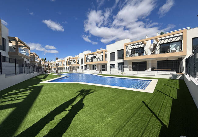 Villamartin'de Havuzlu Sitede Şık Tasarımlı Daireler 3