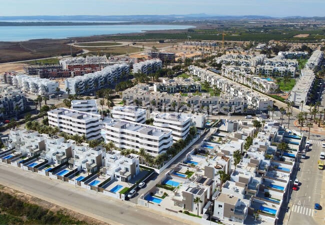 Guardamar Del Segura'da Olanaklara Yakın Site İçinde Şık Daireler 22