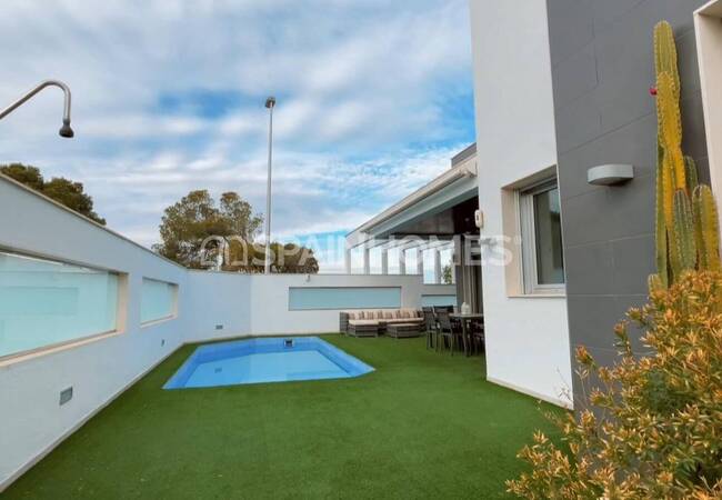 Alicante'de Denize Yakın Konumda Havuzlu Villa 4