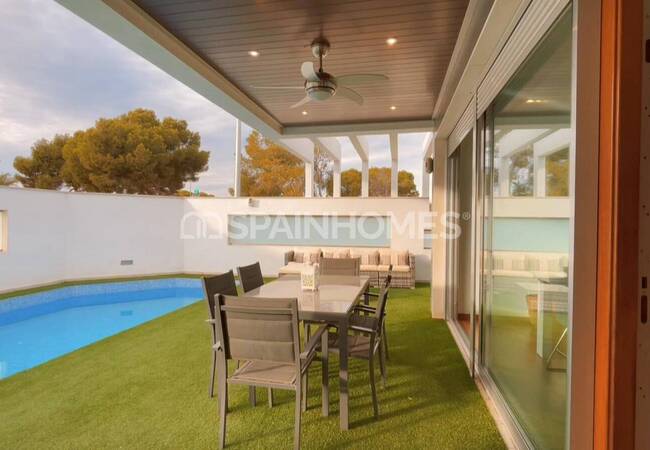 Alicante'de Denize Yakın Konumda Havuzlu Villa 6