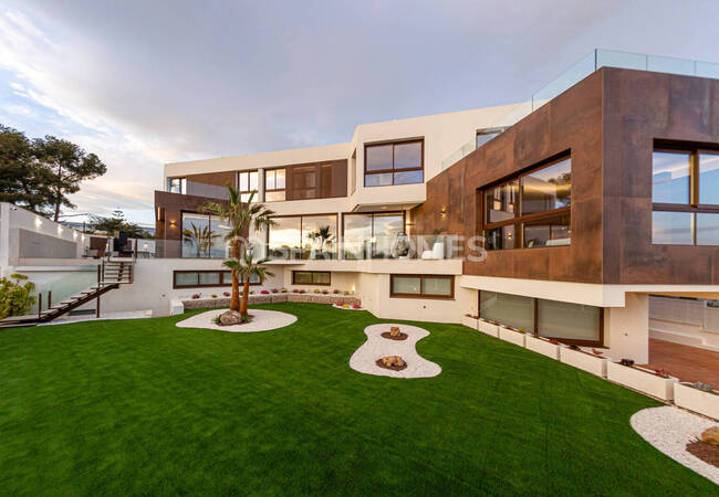 Benidorm Alicante'de Panoramik Manzaralı Lüks Villa 11